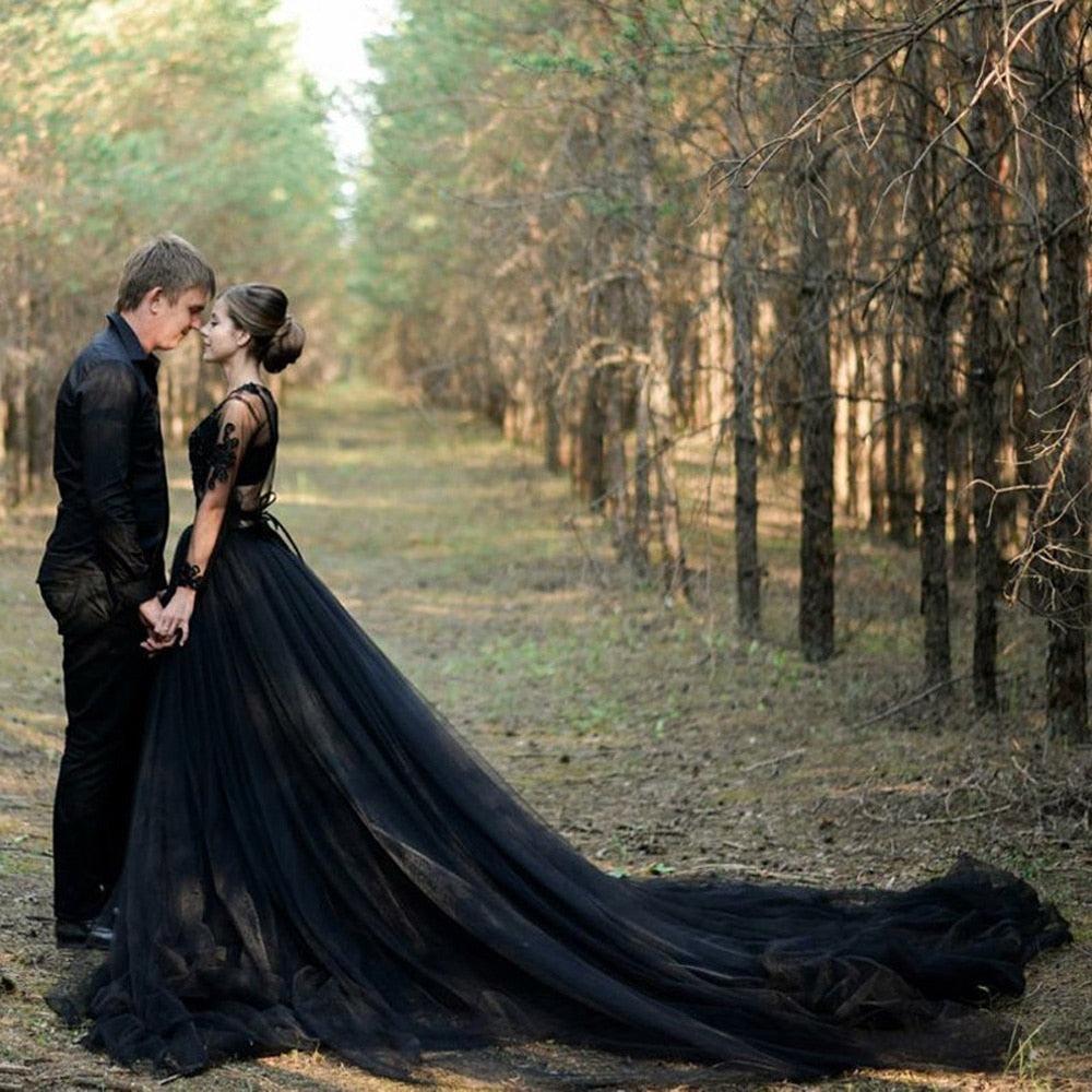 Plus-Size Elegant Black Wedding Skirt - Fashioinista