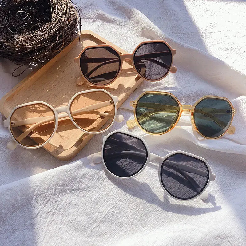 Big frame oversized goggle style sunglasses - view 11