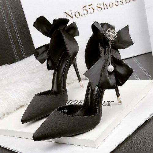 Pointed high heels - Fashioinista