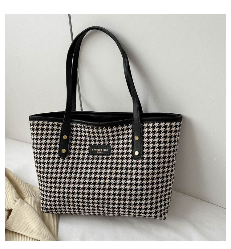 Commuter Chic: Stylish Houndstooth Shoulder Bags for Everyday - Fashioinista